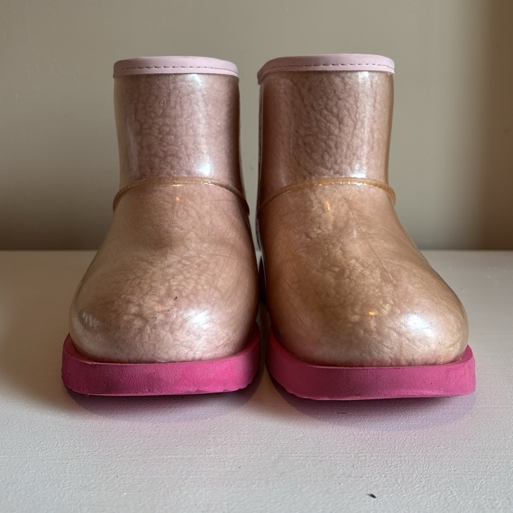 UGG Kid’s Classic Clear Mini II Gradient Pink Size 4 - Picture 3 of 8